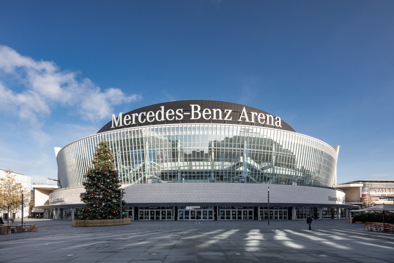 Mercedes Benz Arena Retigo
